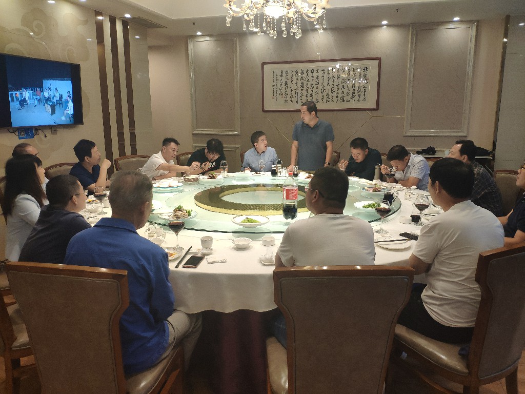 馬行千里，不洗塵沙。(圖1)